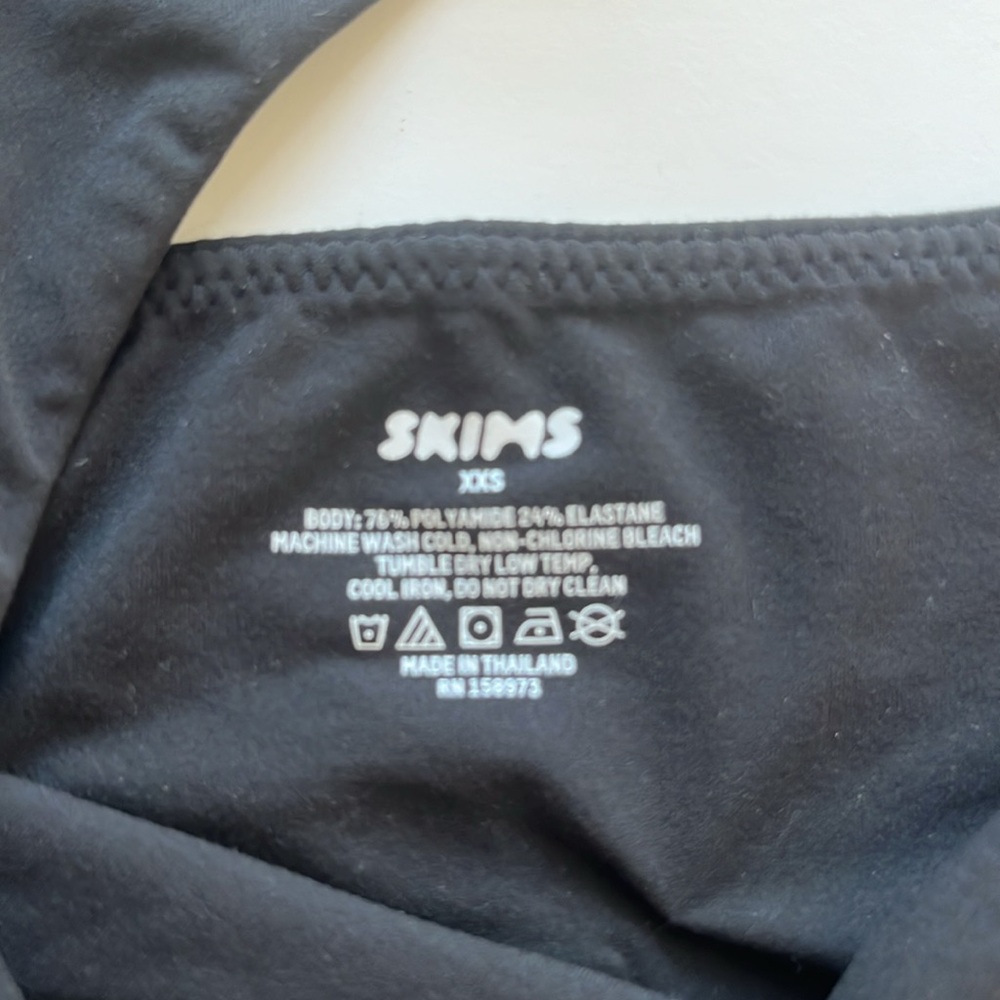 Skins Fits Everybody Super Crop Top - black size xxs NWT - Picture 5 of 6